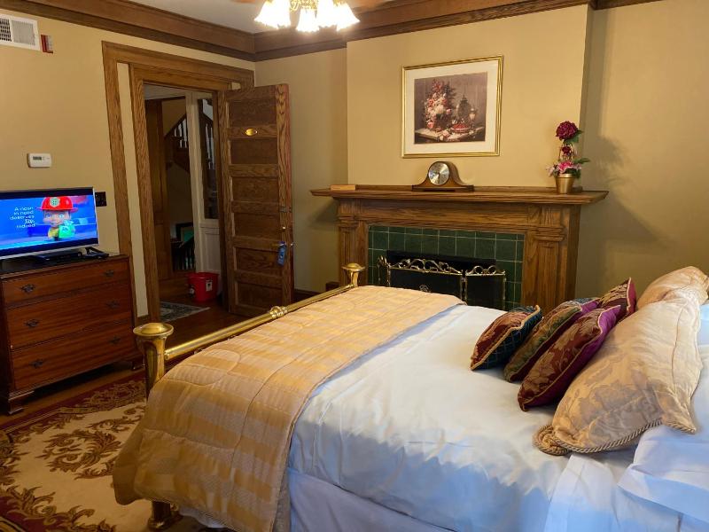 Superior Queen Room image 3