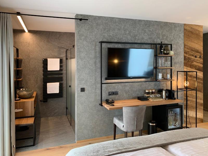 Double or Twin Room image 2