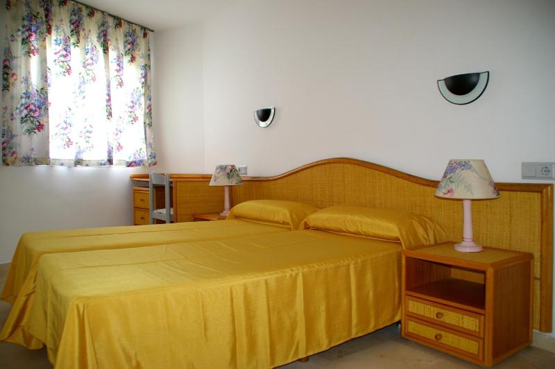 Two-Bedroom Apartment with Pool View (3 Adults + 2 Children) image 3