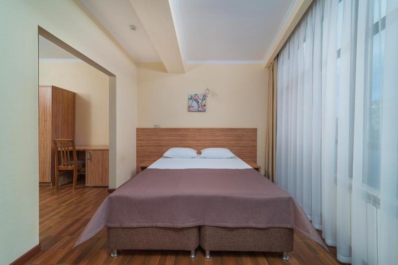 Superior Triple Room image 2
