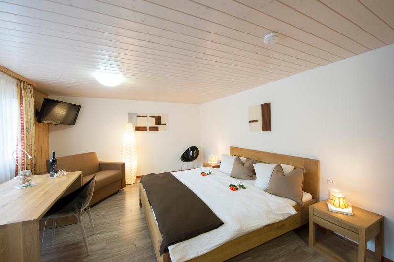 Deluxe Double Room image 3