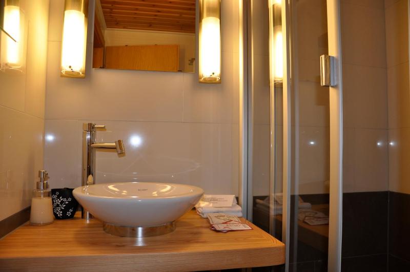 Double Room image 3