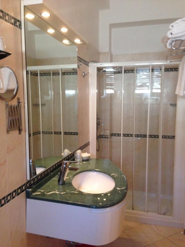 Classic Triple Room image 3