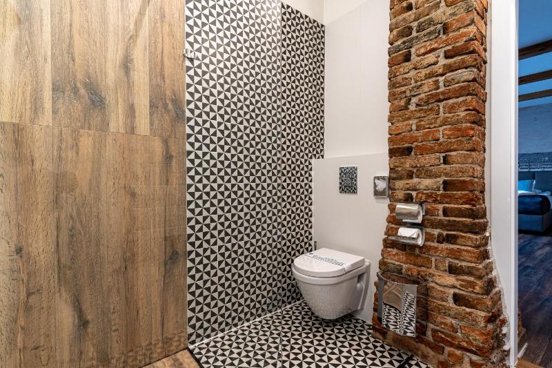 Deluxe Suite image 2
