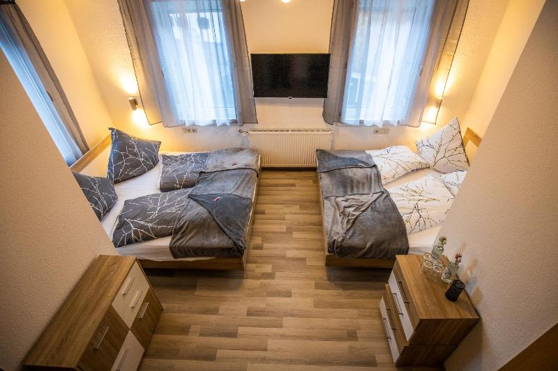 Classic Quadruple Room image 2