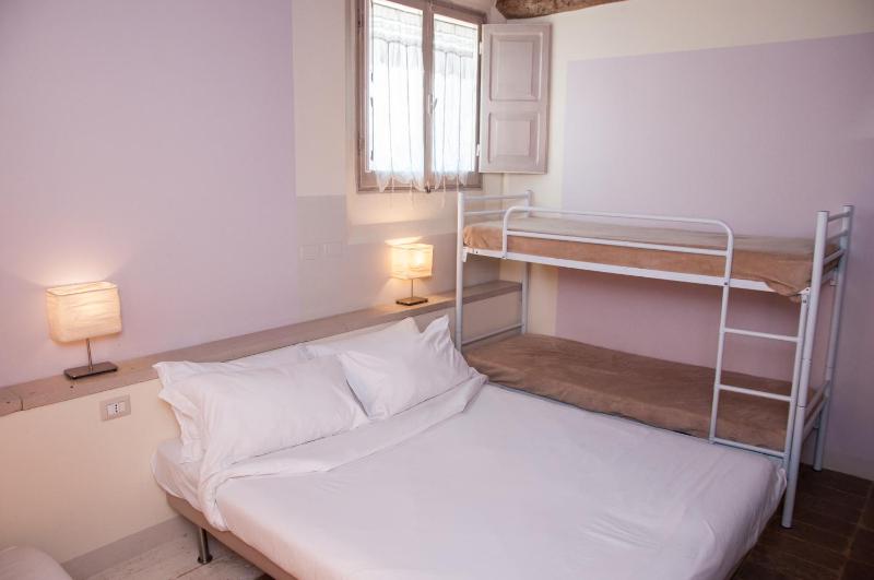 Classic Quadruple Room image 4