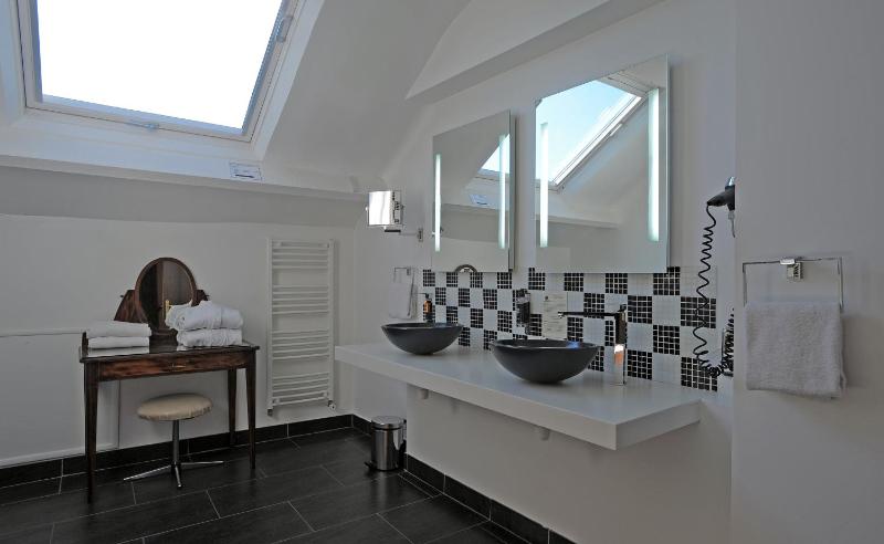 Family Junior Suite (2 Adults + 2 Children) image 3
