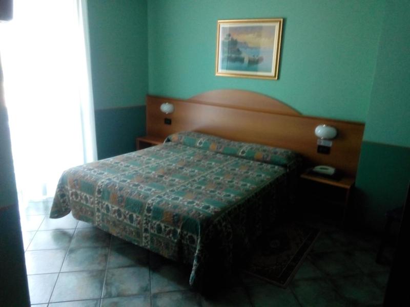 Double or Twin Room with Balcony image 4