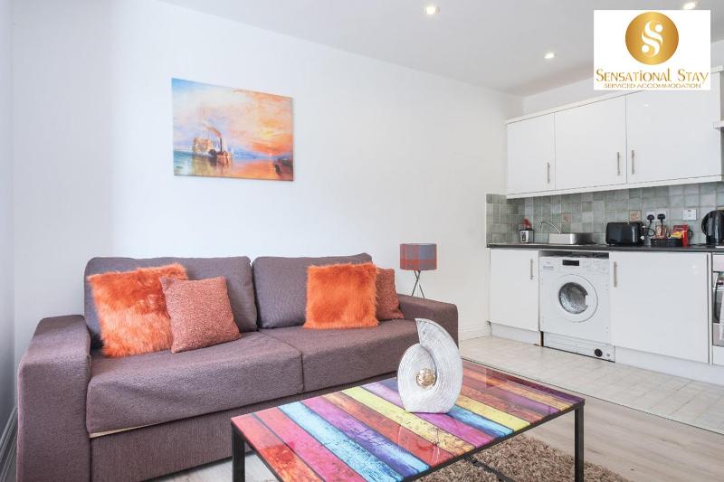 One-Bedroom Apartment image 3