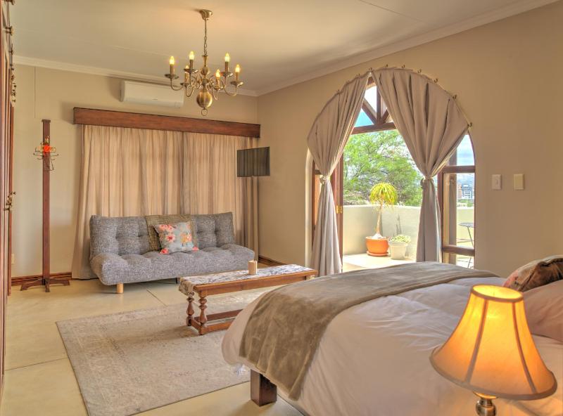 Haus Schwerinsburg Guest House - image 3
