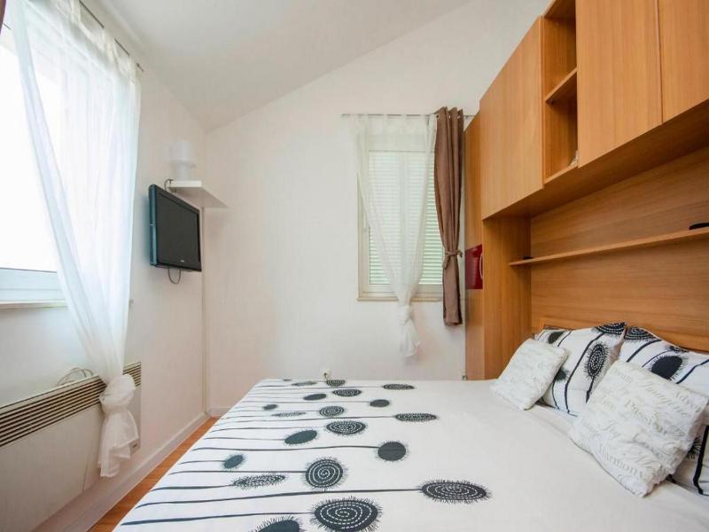 Deluxe Apartment Toni - image 6