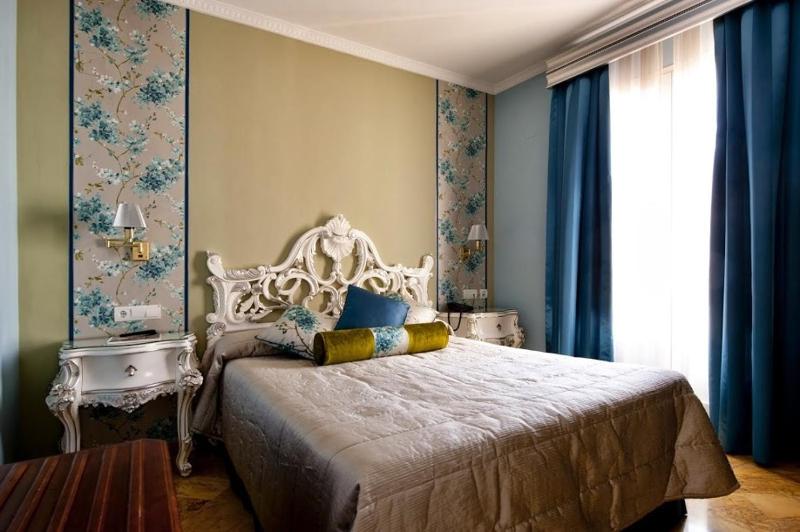 Deluxe Double Room image 2