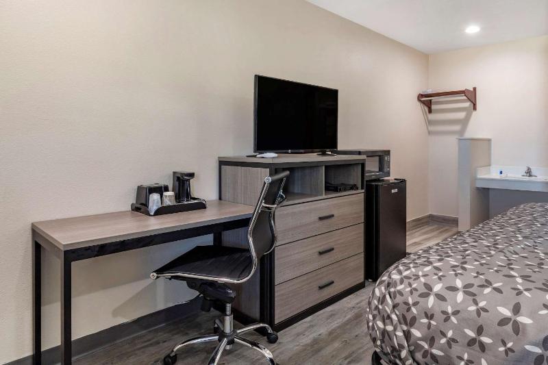 Standard King Room - Non-Smoking  image 3