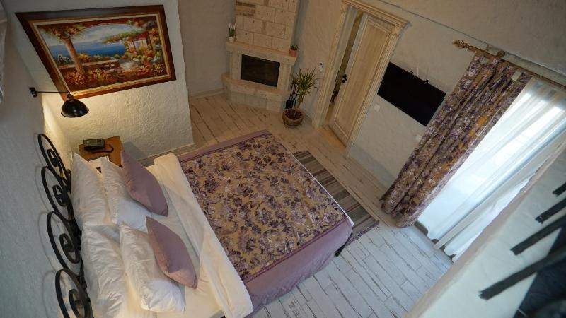 Double Room with Balcony image 1