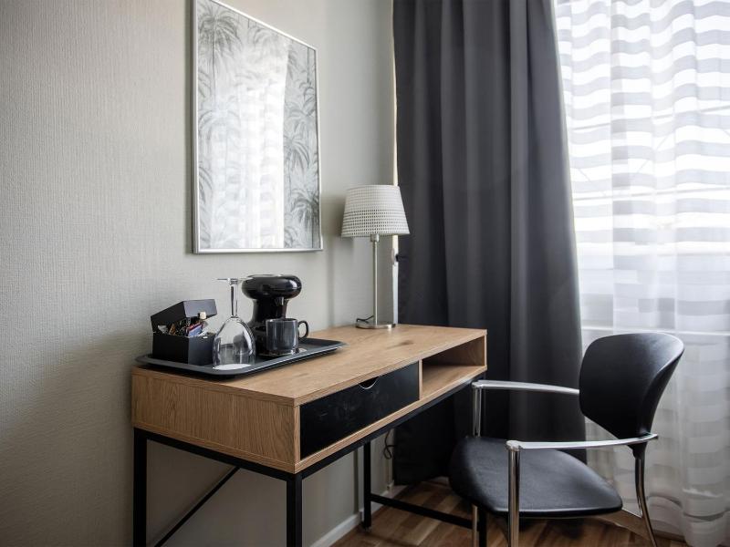 Standard Single Room image 3