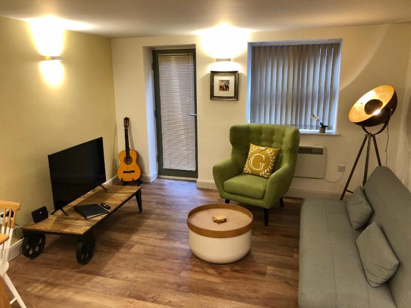 One-Bedroom Apartment image 3