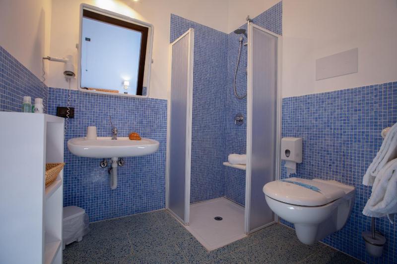 Economy Double Room image 4