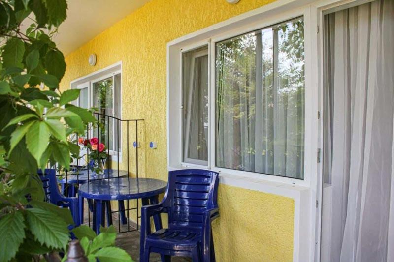 Deluxe Double or Twin Room with Balcony image 3