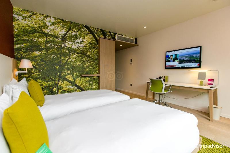 Twin Room image 4