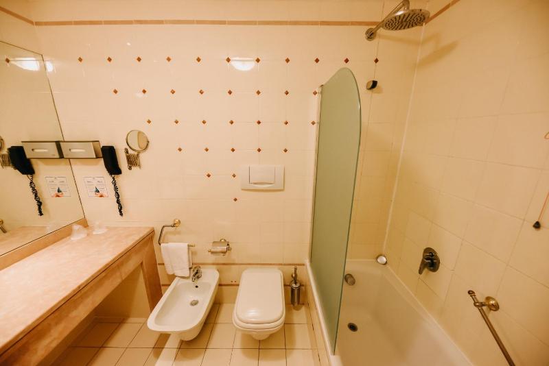 Standard Double or Twin Room image 3