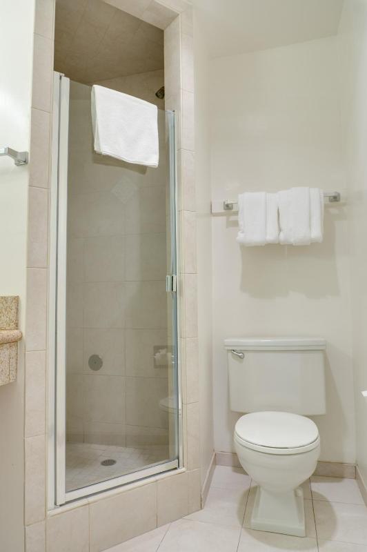 Queen Room with Pool View image 2