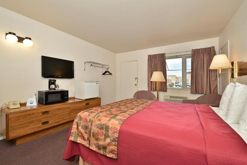 1 Queen Bed Non-Smoking image 2