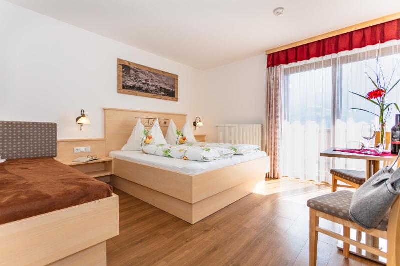 Triple Room with Mountain View image 1