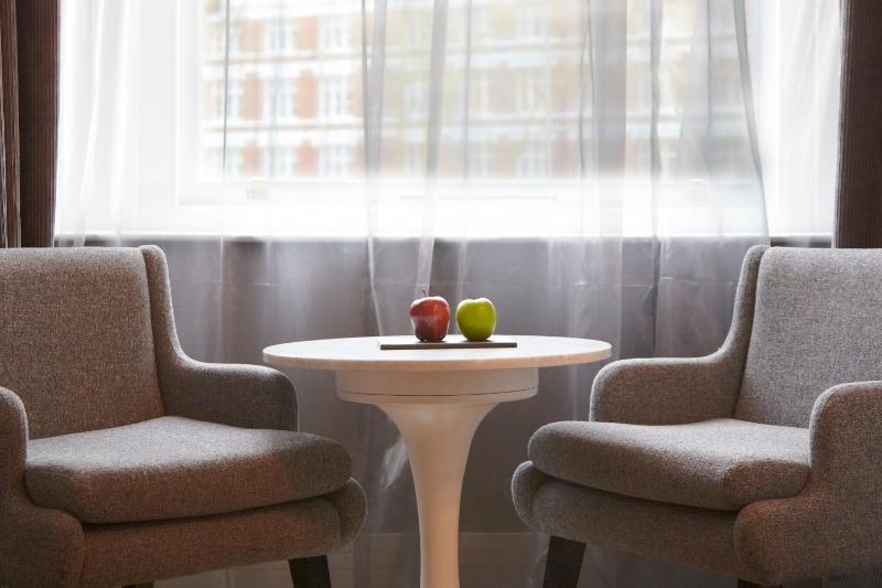 Club Deluxe Room image 3