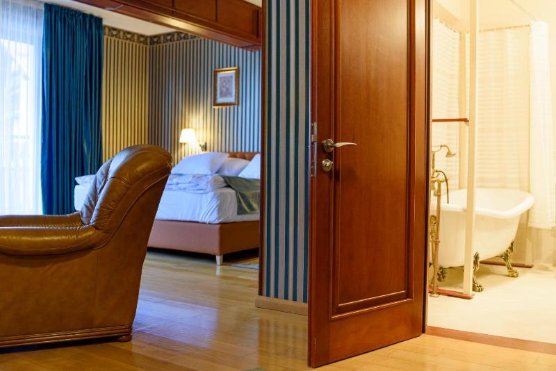 Double Room image 2