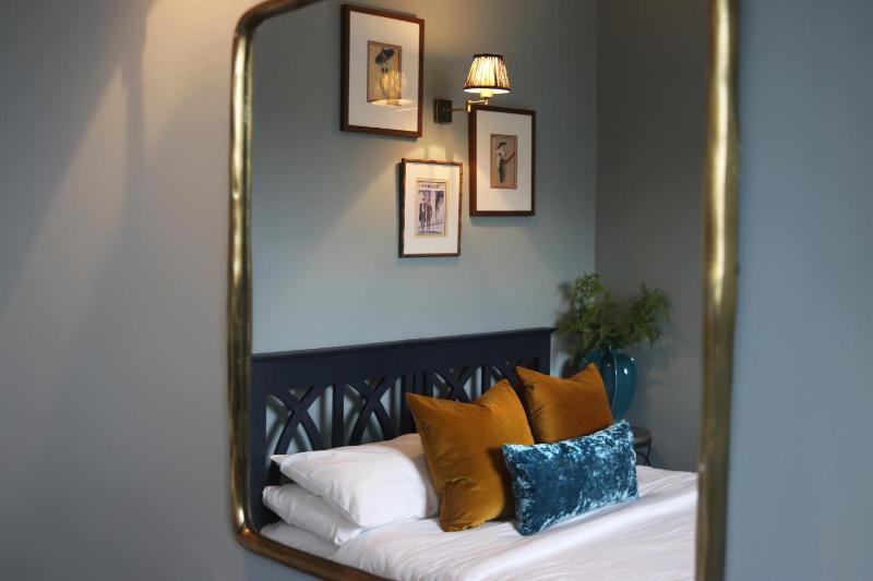 Single Room image 3