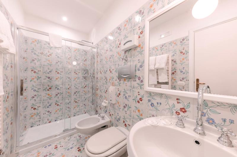 Budget Double Room image 3