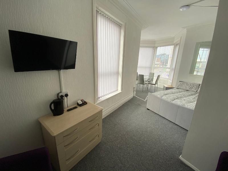 Deluxe Triple Room with Sea View image 1