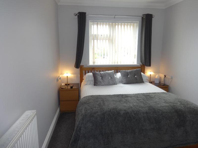 King Room with Garden View image 1