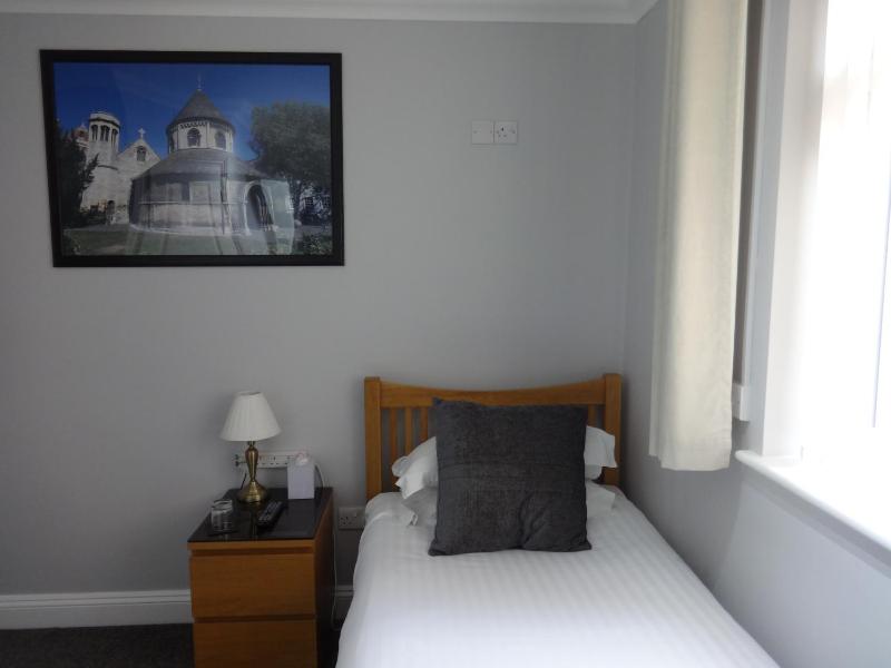 Single Room - First Floor image 4