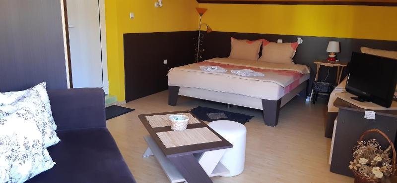 Triple Room image 2