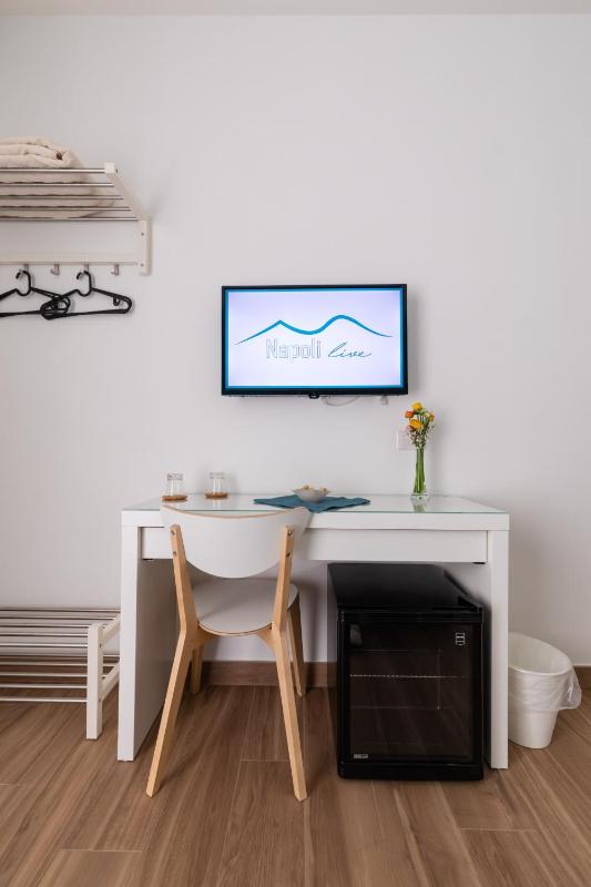 Double Room with Balcony image 3