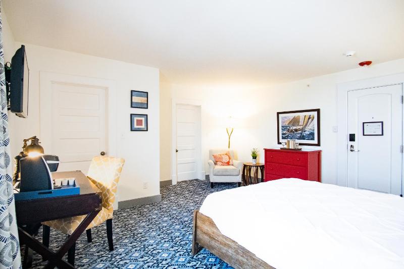 Standard Queen Room image 3