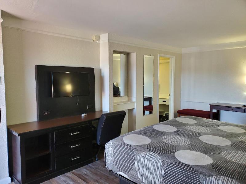King Room image 3