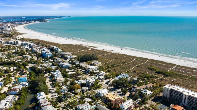 NEW Location Location Location! On the BEACH Walk to VILLAGE - image 9