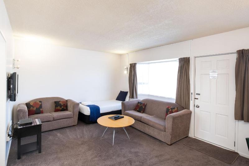 Chevron Motel - image 36