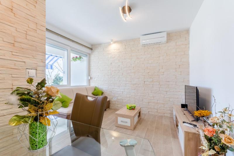 One Bedroom Apartment with Balcony image 3