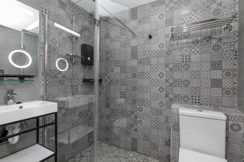 Deluxe Triple Room image 3