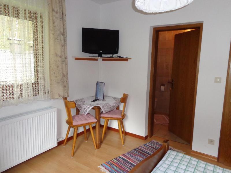 Standard Double Room image 3