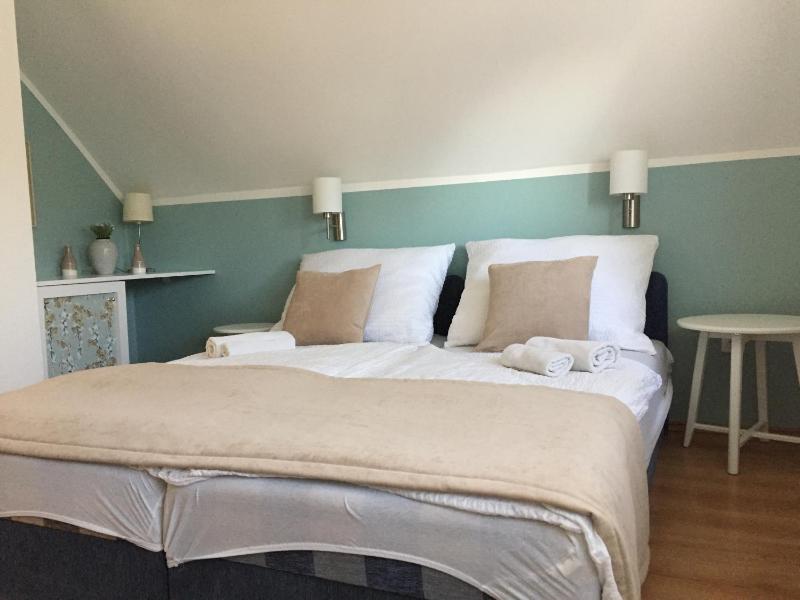 Small Double or Twin Room image 4