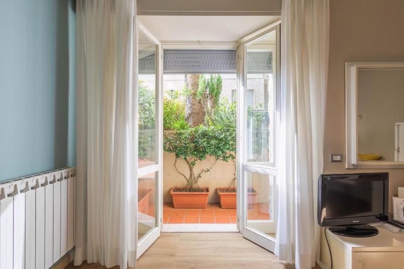 Studio with Partial Sea View image 4