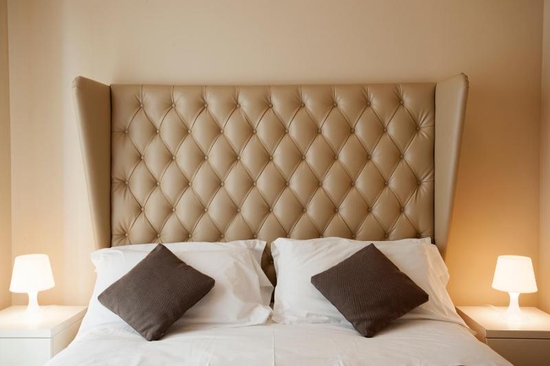 One-Bedroom Apartment with Side Sea View image 2