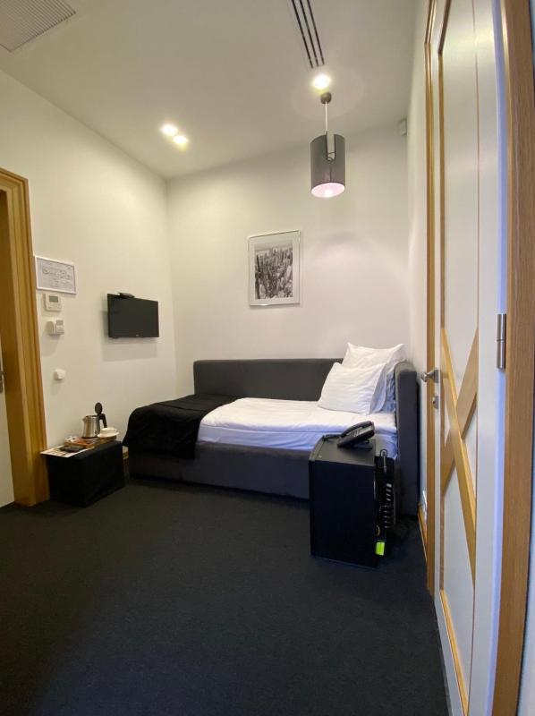 Single Room image 4