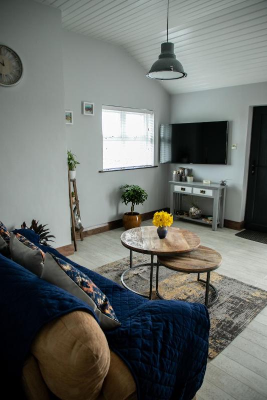 One-Bedroom Apartment image 1