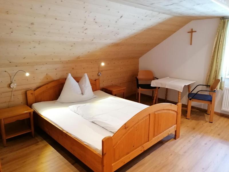 Single Room image 3