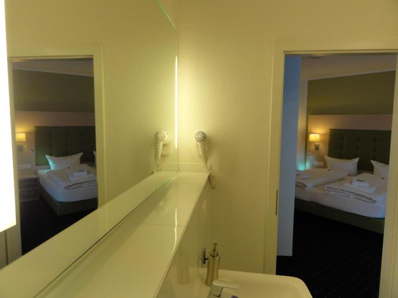 Double Room image 3